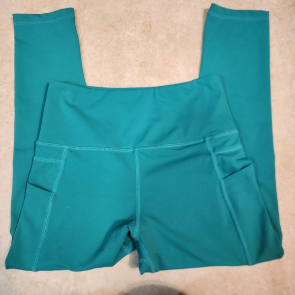 Zyia Light n Tight Pocket Capri Leggings - Picture 2 of 5